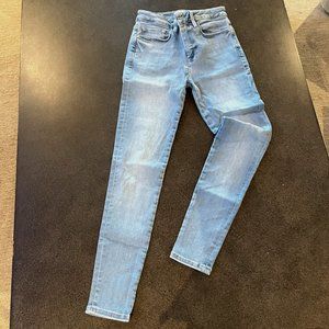 FRAME One Size Fits All Skinny Jeans